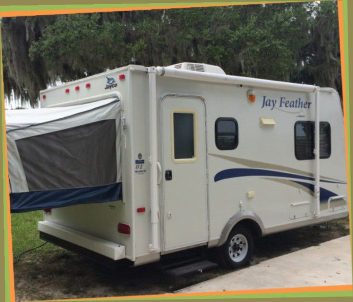 Photo This Is A Very Light Jayco Jay Feather.$800