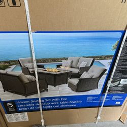 Sunbrella Patio Set For Sale. 