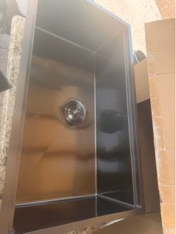 Undermount single bowl sink