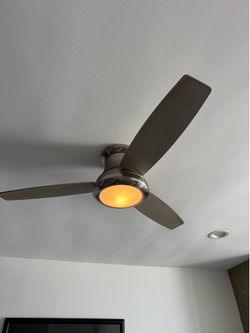 Ceiling fan with remote