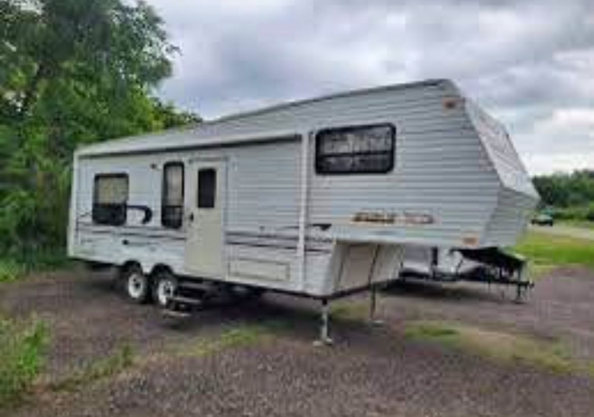 32 Ft Jayco 5th Wheel Fixer Upper