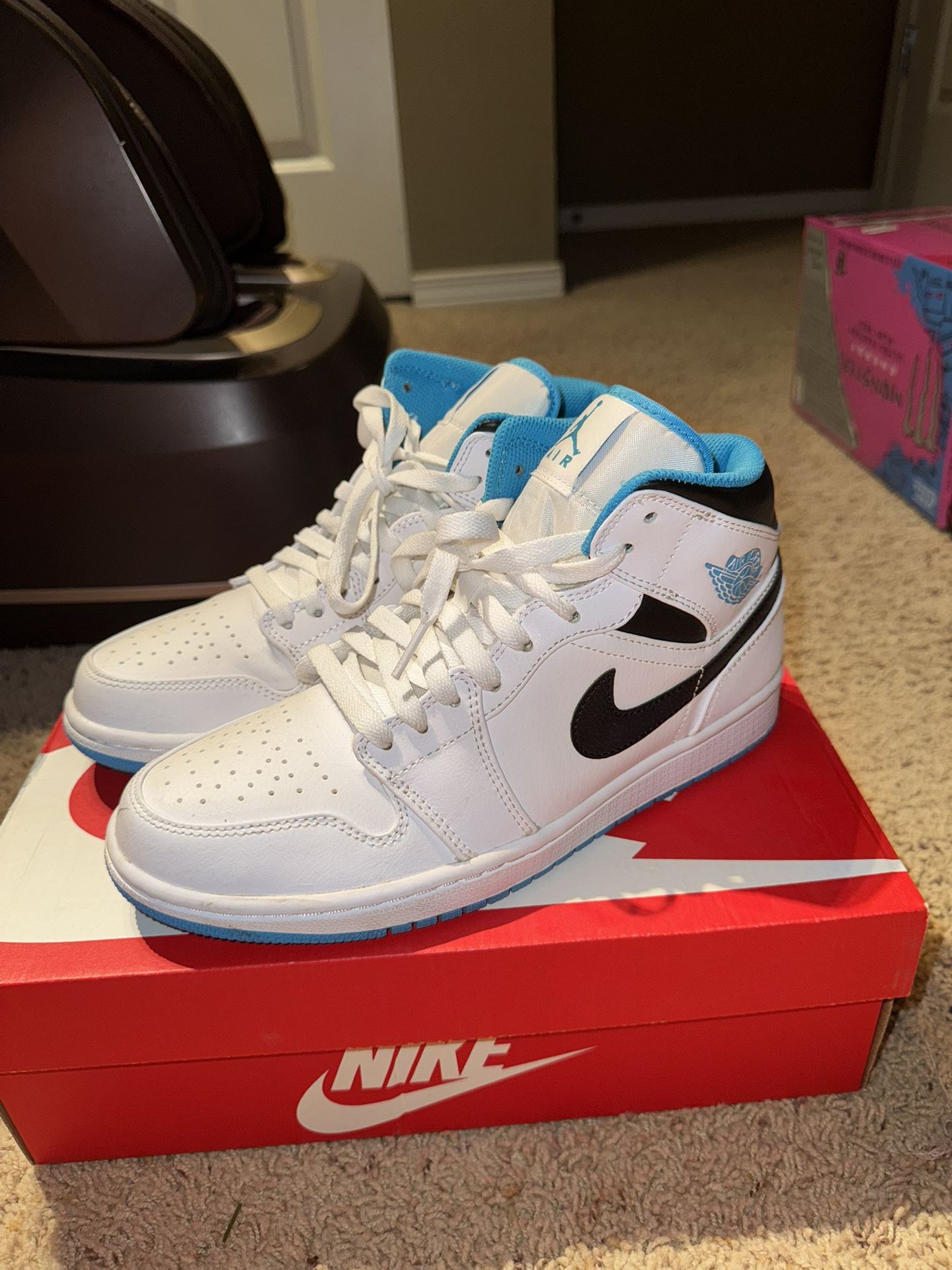 Jordan 1 Mid Laser Blue (Barely Worn)
