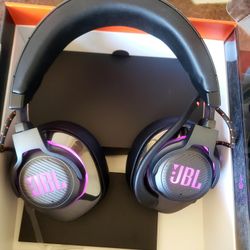 JBL QUANTUM EAR PHONES 