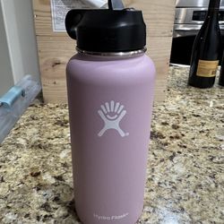 Hydroflask pink water bottle 32 oz with straw