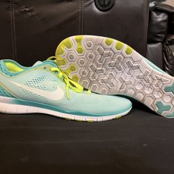 Women’s Nike Shoes Sz 9