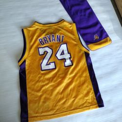 Kobe Bryant Los Angeles Lakers Jersey And Scarf.... Yes They're Available