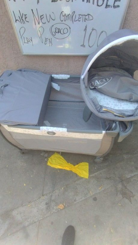 Like New Play Pen