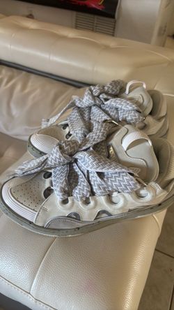 Sneaker size 10 1/2