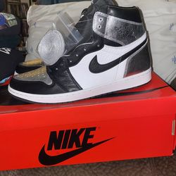 Air Jordan 1 Retro High (Silver Toe)