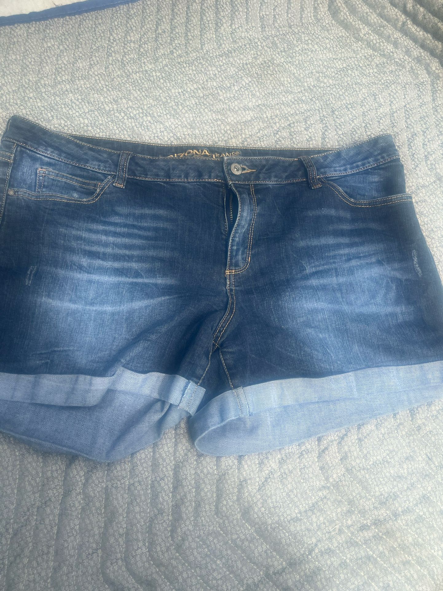 Woman’s Arizona Jean Shorts Size 19