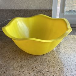 New Big Hard Plastic Serving Bowl