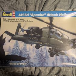 Revell AH-64 Apache Attack Helicopter 1:32 Scale Model Kit 4575 