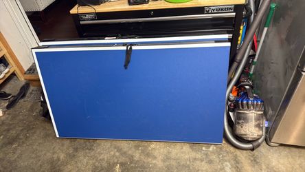Pin pong table
