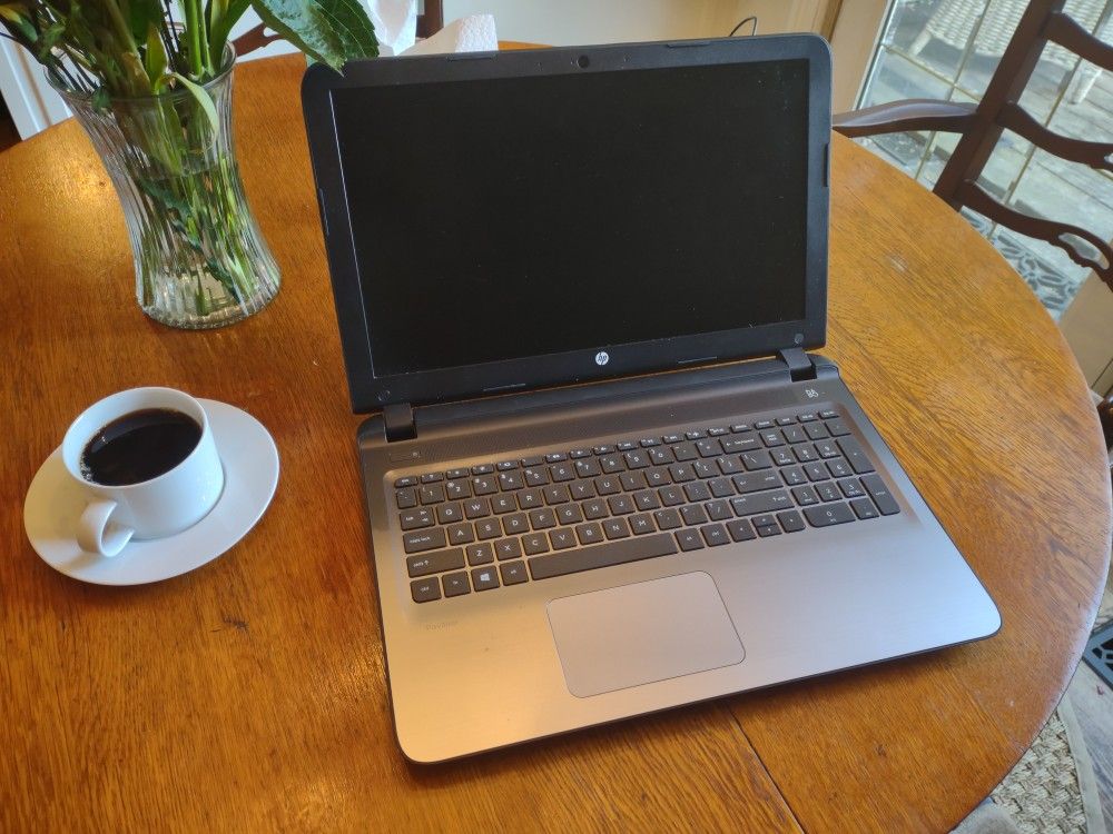HP Pavilion B&O Laptop 1TB HDD I5-6200u 8gb Ram EUC Windows 10 Pro