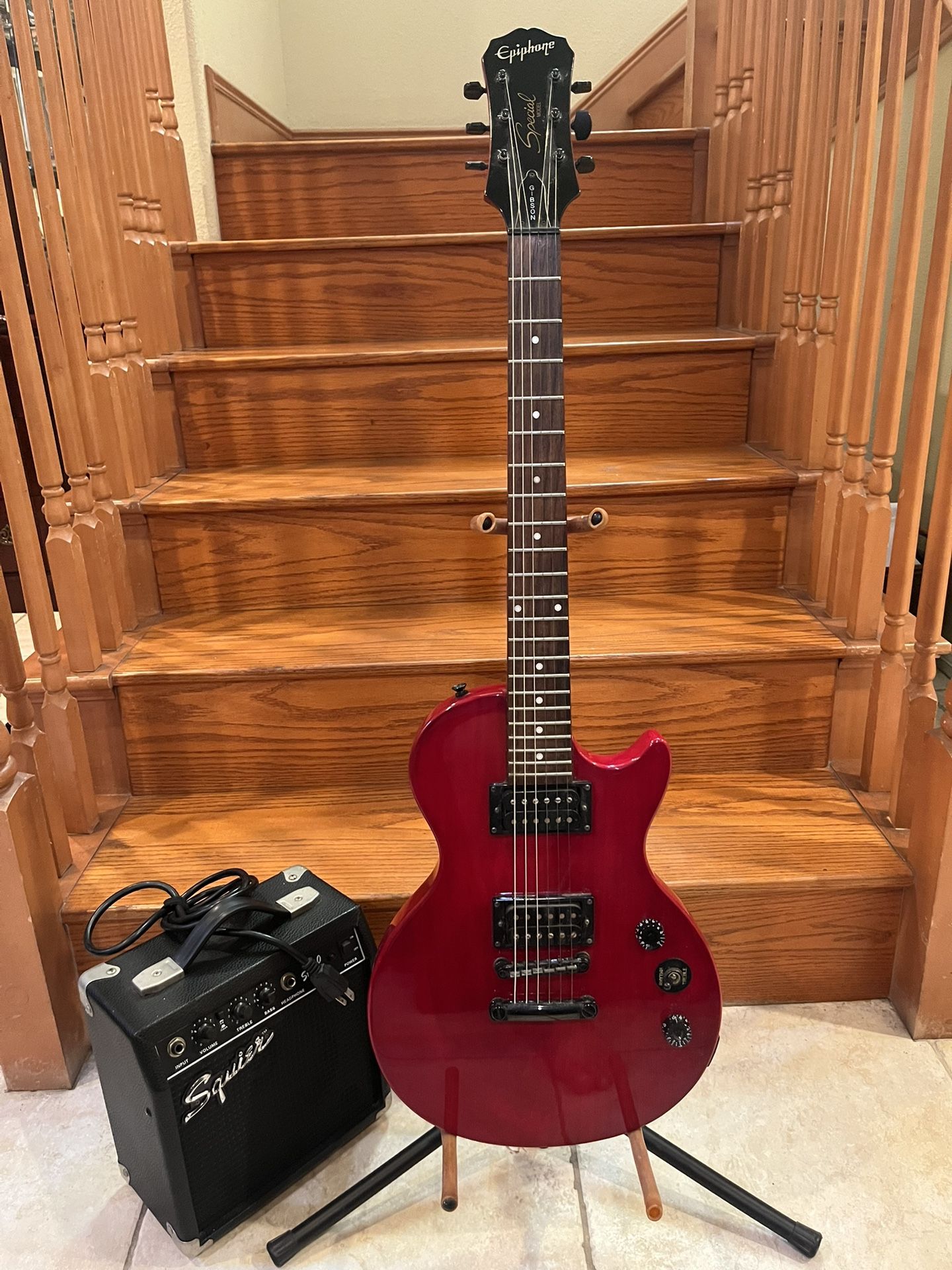 Epiphone Les Paul W/ Fender Squier SP10 Guitar Amp