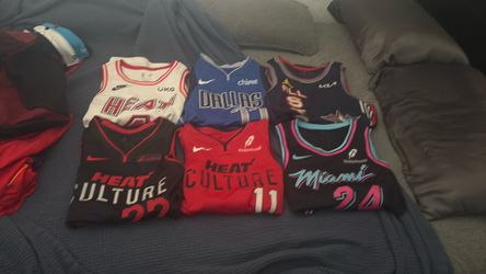 Bundle of 6 authentic jerseys size 44/M