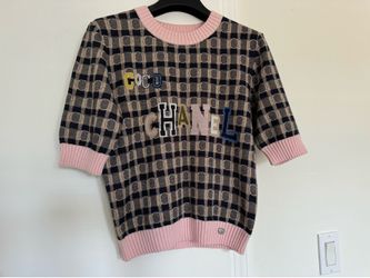 Chanel Coco Short Sleeve Knit Sweater Size 6 Worn only twice