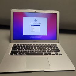 Apple MacBook Air 13.3-Inch Laptop MJVG2LL/A, 1.6GHz Intel Core i5, 4GB RAM, macOS, 256GB, Silver (