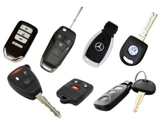 Car keys and fobs llaves