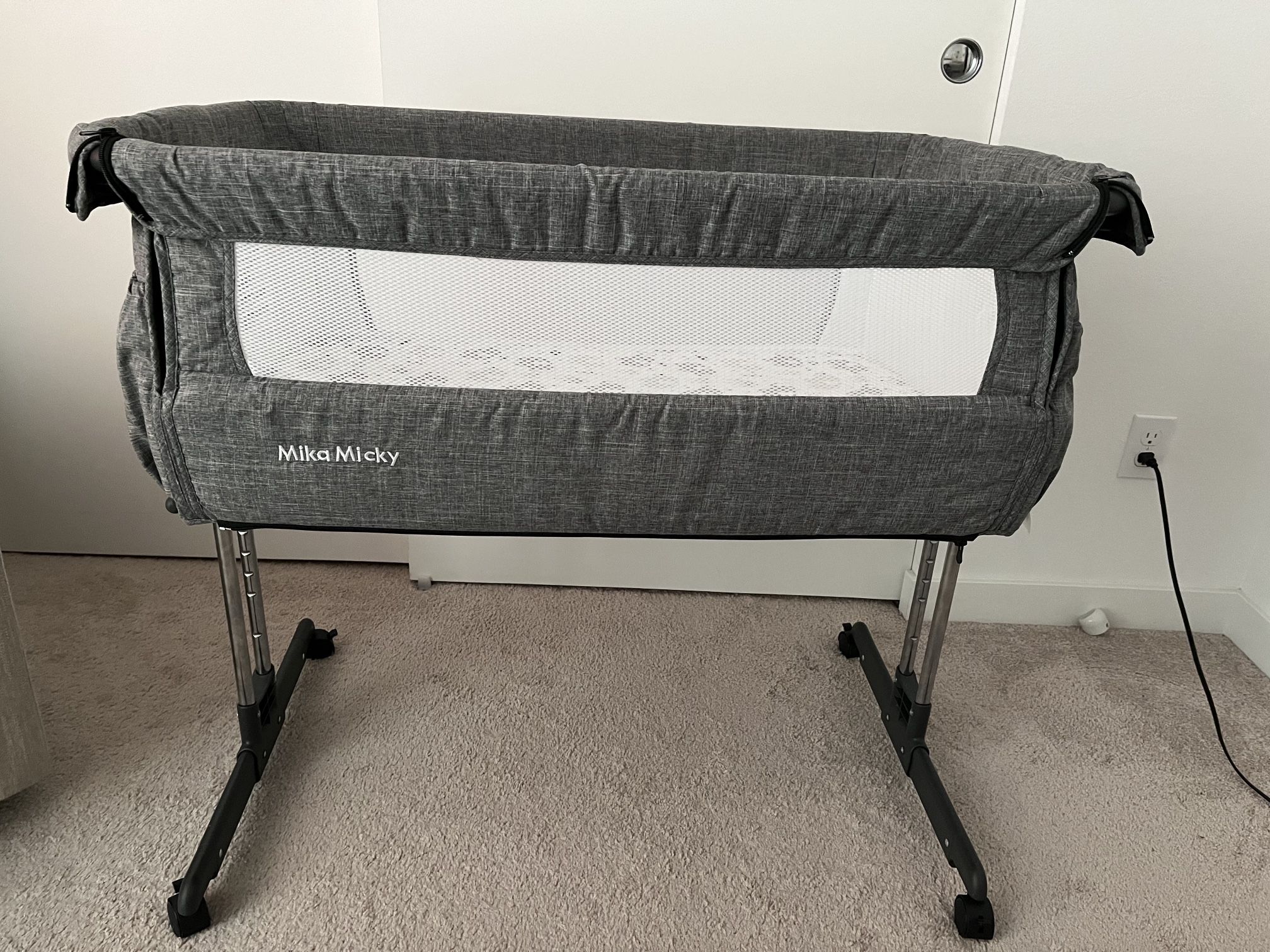 Baby Bassinet- Mika Micky + Mattress Protector + Sheet