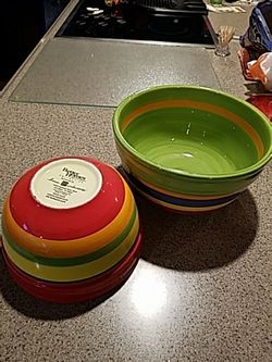 Better Homes and Gardens bowls
