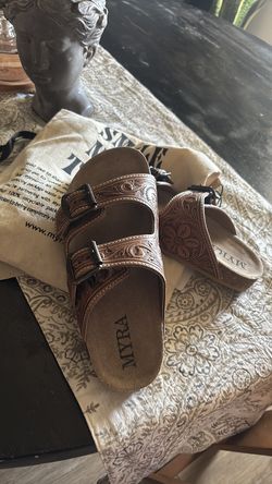 Brand new western style sandals 👡