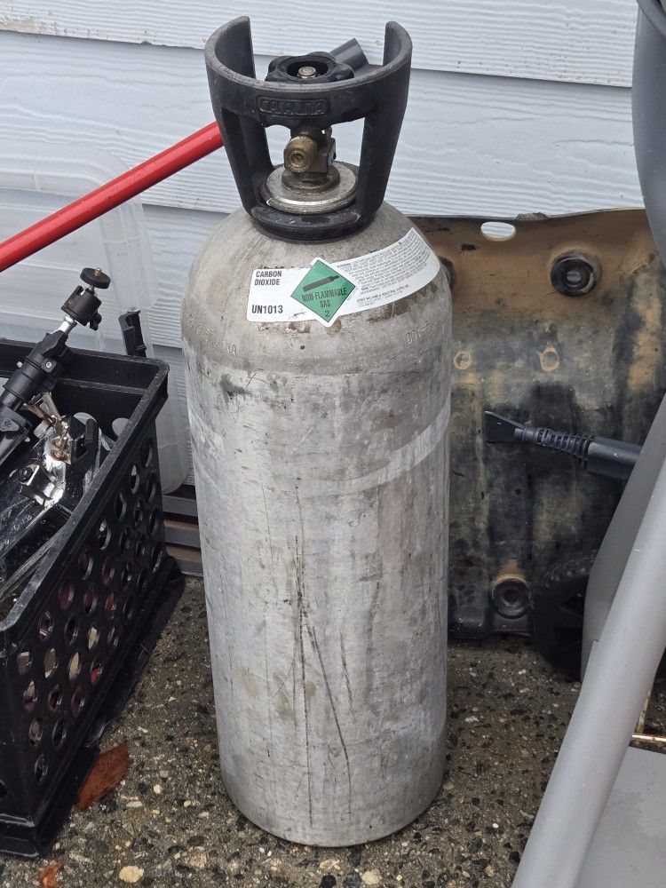 Full CO2 tank
