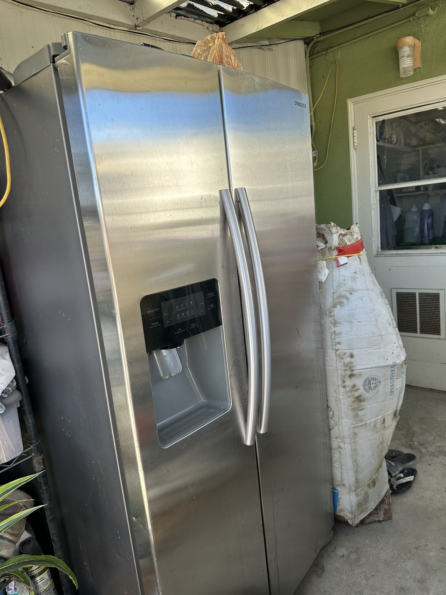 Refrigerator 