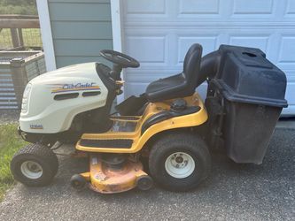 Cub Cadet LT1045 mower with bagger