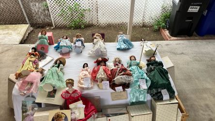 Porcelain Doll Collect  