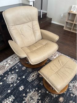 Ekornes Stressless Recliner + Ottoman