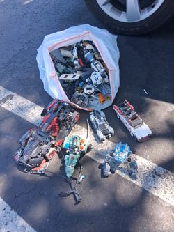 SHOOT ME AN OFFER! Garbage bag FULL of Misc. LEGO sets