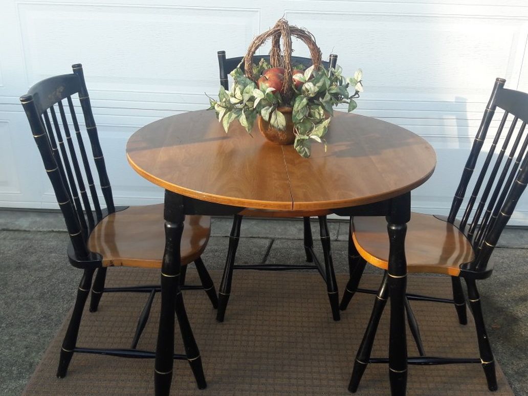 VERY NICE DINING ROOM TABLE & 3 CHAIRS