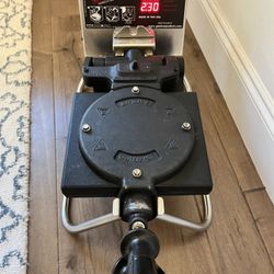 Golden Malted Waffle Maker Large 