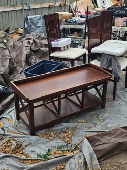 Very Nice foyer or entrane brench  4 ft long
