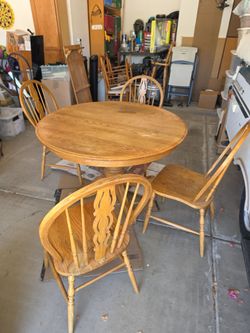 Solid Oak Dining Table w Chairs