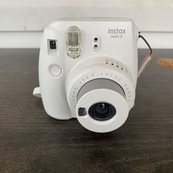 Fujifilm Instax Mini 9 Instant Camera - Ice White
