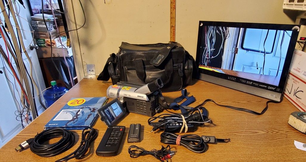 Sony DCR-TRV520 Digital Video Camera Recorder Massive Kit 100% Working