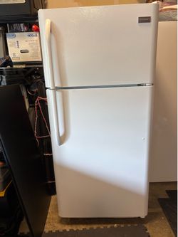 Top Refrigerator - Bottom Freezer - 18 Cu.Ft Fridge