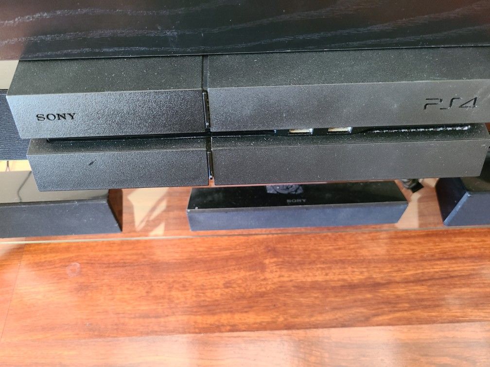 Selling Playstation 4 with 2 controllers 2 games for $250