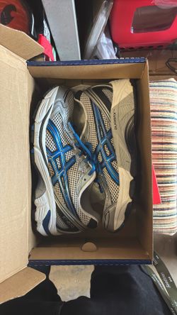 ASICS kids shoes size 7 ($45)