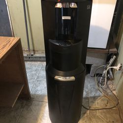 Hot and Cold Water Machine