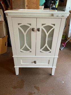 Freestanding 24” Bath Vanity with Quartz Top