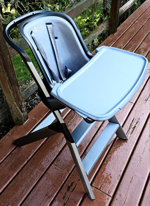 4moms® "Connect™"  High Chair, w/  One-Handed Magnetic Tray
-EXCELLENT, Like-New Condition.
**Currently $299 on Amazon.