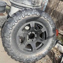 Spare Tire 33x12.50R17