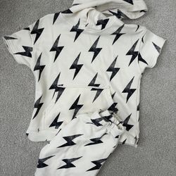 $3 4T outfit shorts and shirt- Good condition