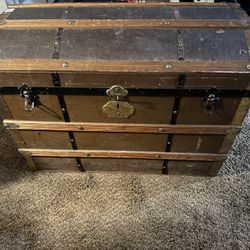 1900's  Chest 