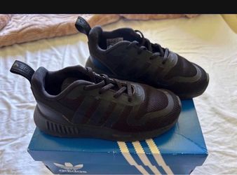 Toddler addias size 9C