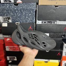 Adidas Yeezy Onyx Foam Runner size 9 VNDS 