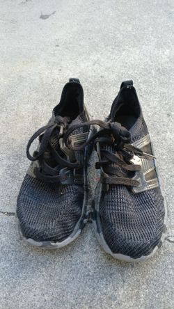 1 years kid shoes each $10 each